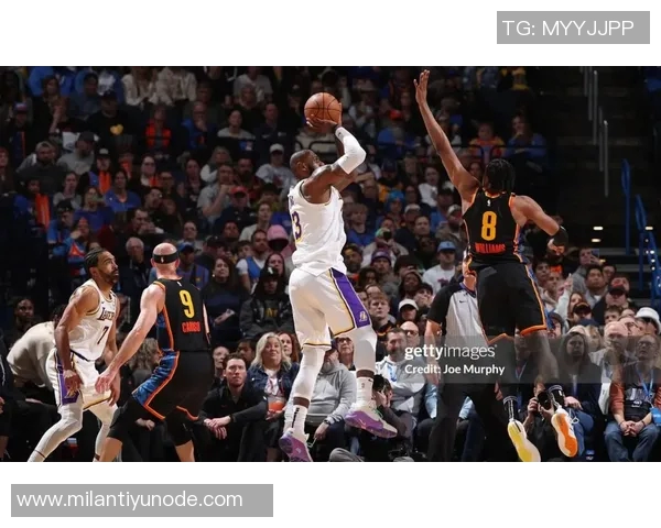 湖人本赛季投篮命中率高居联盟首位三分球表现却垫底令人担忧